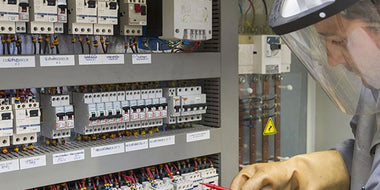 The Guardian of Solar Energy World - DC Circuit Breaker